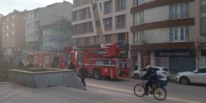 Bacada çıkan yangın sonucu cadde dumanla kaplandı