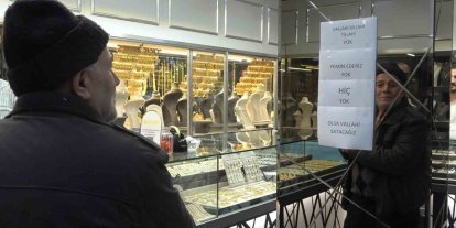 "Vallahi billahi yok" yazısı kuyumcuda izdihamı durduramadı