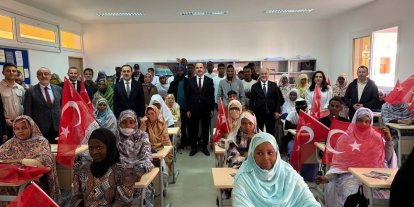 Moritanya’da Türkoloji okuyan Afrikalı öğrenciler UCLG Başkanı Altay’ı coşkuyla karşıladı