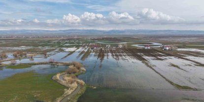 Muş Ovası’nda kar erimesi ve sağanak tarım arazilerini sular altında bıraktı