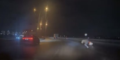 Bursa’da motosiklet kazası kamerada : Sürücü yola böyle savruldu