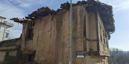 Hisarcık’ta kültür varlığı statüsündeki binalar risk oluşturuyor