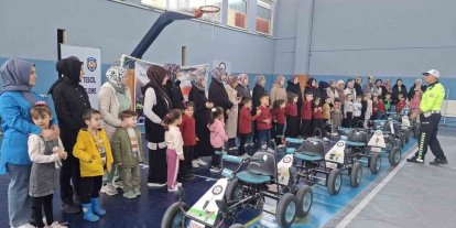 Hisarcık’ta öğrencilere uygulamalı ve teorik trafik eğitimi