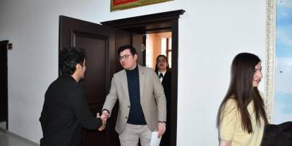 Sarıkamış Kaymakamı Aslantatar, doktorlarla bir araya geldi