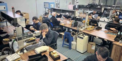 Talebe yetişmek için gece gündüz böyle altın üretiyorlar