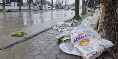 Kaldırımları çöplük gibi kullanıyorlar