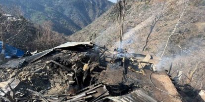 Feke’de müstakil ev yangında kullanılamaz hale geldi