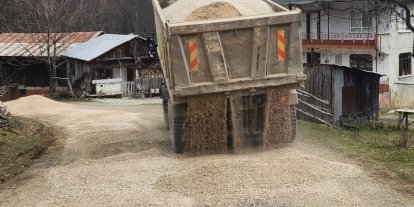Yol bakım çalışmaları sürüyor