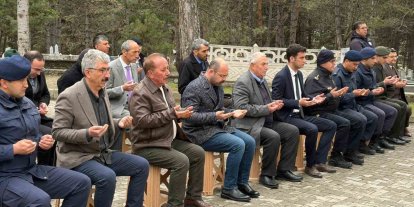 Şehit Hava Pilot Teğmen Yavuz Eracar kabri başında anıldı