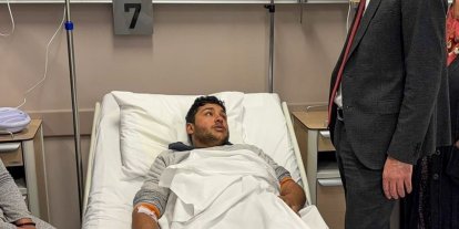 Başkan Vekili Çiçek, hastaneye giderek kazada yaralanan personelin durumu hakkında bilgi aldı