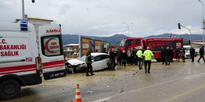Gaziantep’te tır ile otomobil çarpıştı: 2 yaralı