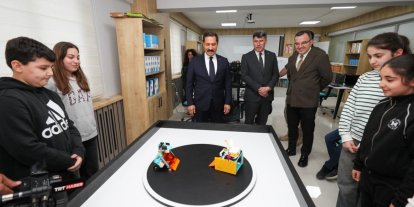 Depremin izlerinin silindiği kentte, 1540 takım, robot yarışmasında derece yapmak için mücadele verecek