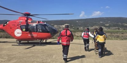 Gökçeada’da rahatsızlanan hasta helikopter ambulansla Çanakkale’ye sevk edildi