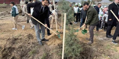 Ayvacık’ta 1500 fidan toprakla buluşturuldu