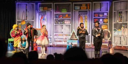 Mersin Şehir Tiyatrosu ’Dünya Tiyatro Günü’nü binlerce seyirciyle kutladı