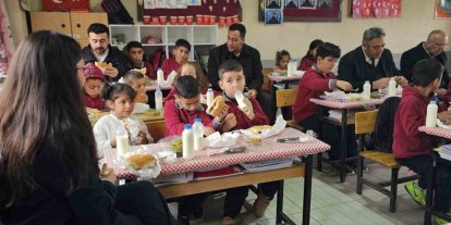 Müdür Bozyel’den köy okulu öğrencilerine döner ve ayran sürprizi