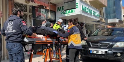 Geri manevra sırasında kaldırımda oturan yaşlı kadına çarpan sürücüye ’neden çarptın’ sitemi