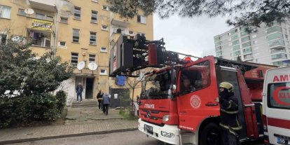 3 yaşındaki çocuğun yaktığı battaniye yangına yol açtı: 3 kişi dumandan etkilendi