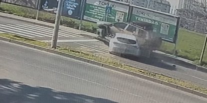 Tekirdağ’da otomobilin park halindeki cipe çarptığı kaza kamerada