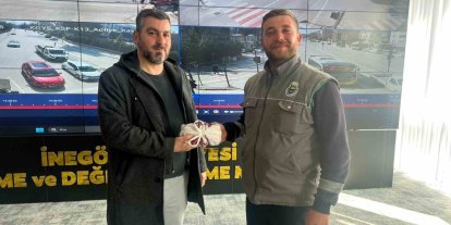 Yolda bulduğu 200 bin lirayı sahibine teslim etti