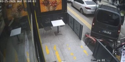 Mardin’de geri manevra yapan araç motosikletlere çarptı