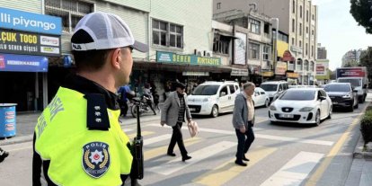 Yayalara yol vermeyen sürücülere ceza kesildi