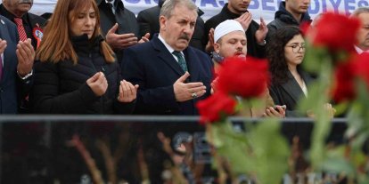 Helikopterin düşmesi sonucu BBP Genel Başkanı Muhsin Yazıcıoğlu ile birlikte hayatını kaybeden İsmail Güneş ve 4 kişi mezarları başında anıldı