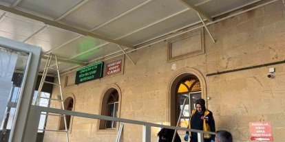 Burdur’da merdivenden düşen usta ve çırağı yaralandı