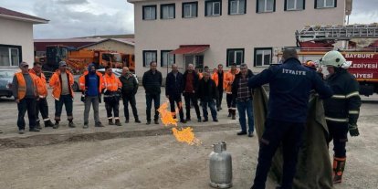 Bayburt’ta Karayolları personeli yangın eğitiminden geçti