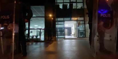 Marmaris’te kamu görevlisi 4 bin dolar rüşvet alırken suçüstü yakalandı