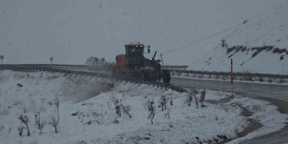 Van’da 21 yerleşim yerinin yolu ulaşıma kapandı