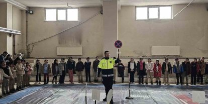 Digor’da öğrencilere uygulamalı trafik eğitimi verildi