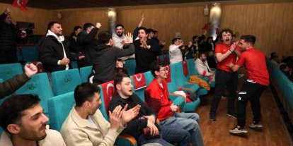 Milli maç heyecanı Osmangazi’de dev ekranda yaşandı