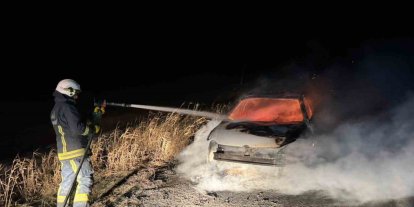 Van’da seyir halindeki otomobil yandı