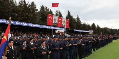 Çanakkale’de eğitimleri tamamlanan acemi erler yemin etti
