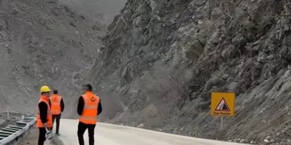 Yüksekova yolu heyelan riski nedeniyle gece trafiğe kapatılacak