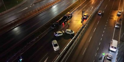 Ataşehir’de zincirleme kaza: Yardım için duran araçlar da kazaya karıştı, 3 yaralı