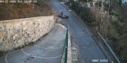 Sarıyer’de bozuk yolun sebep olduğu kaza kamerada: 1 yaralı