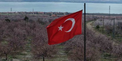 Kayısı bahçeleri beyaza büründü, ortaya eşsiz manzaralar çıktı