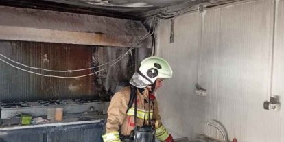 Defne’de iş yeri alevlere teslim oldu