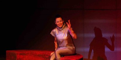 Ayvalık’ta Dünya Tiyatro Günü’nde "Müdahil" sahnelendi