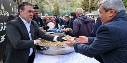Vali Sözer’den Şeyh Edebali Türbesi’nde vatandaşlara şifalı pilav ikramı