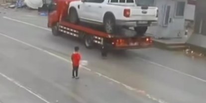 Şırnak’ta yola fırlayan çocuk, sürücünün manevrasıyla ölümden döndü