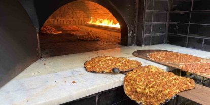 Lahmacun ustası "Maçı kazanırsak bin lahmacun dağıtacağım" dedi, sözünü tuttu