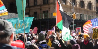 Manhattan’da "Krallara Hayır" protestosunda on binlerce kişi yürüdü