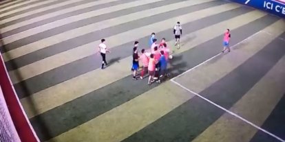 Stres atmak için gittikleri halı saha maçında yumruklar konuştu