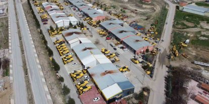 Bozkırın sarı devleri hasat için bakıma alındı