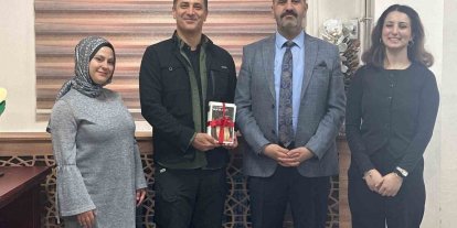 Gazeteci-yazar İbrahimoğlu öğrencilerle bir araya geldi