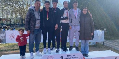 Genç atletler pistte kozlarını paylaştı