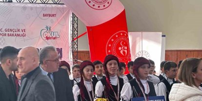 Bayburt Ortaokulu halk oyunlarında Türkiye finallerine yükseldi